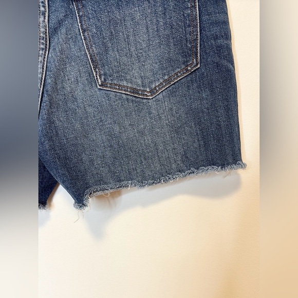 Madewell High-Rise Denim Shorts in
Glenoaks Wash Denim , sz 25 - Picture 5 of 10